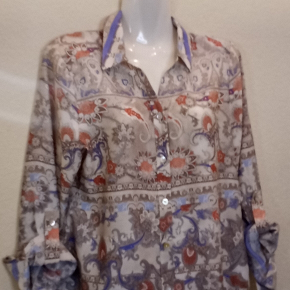 Chico's Venetian Murals Roll Tab Sleeved Blouse - Picture 5 of 14